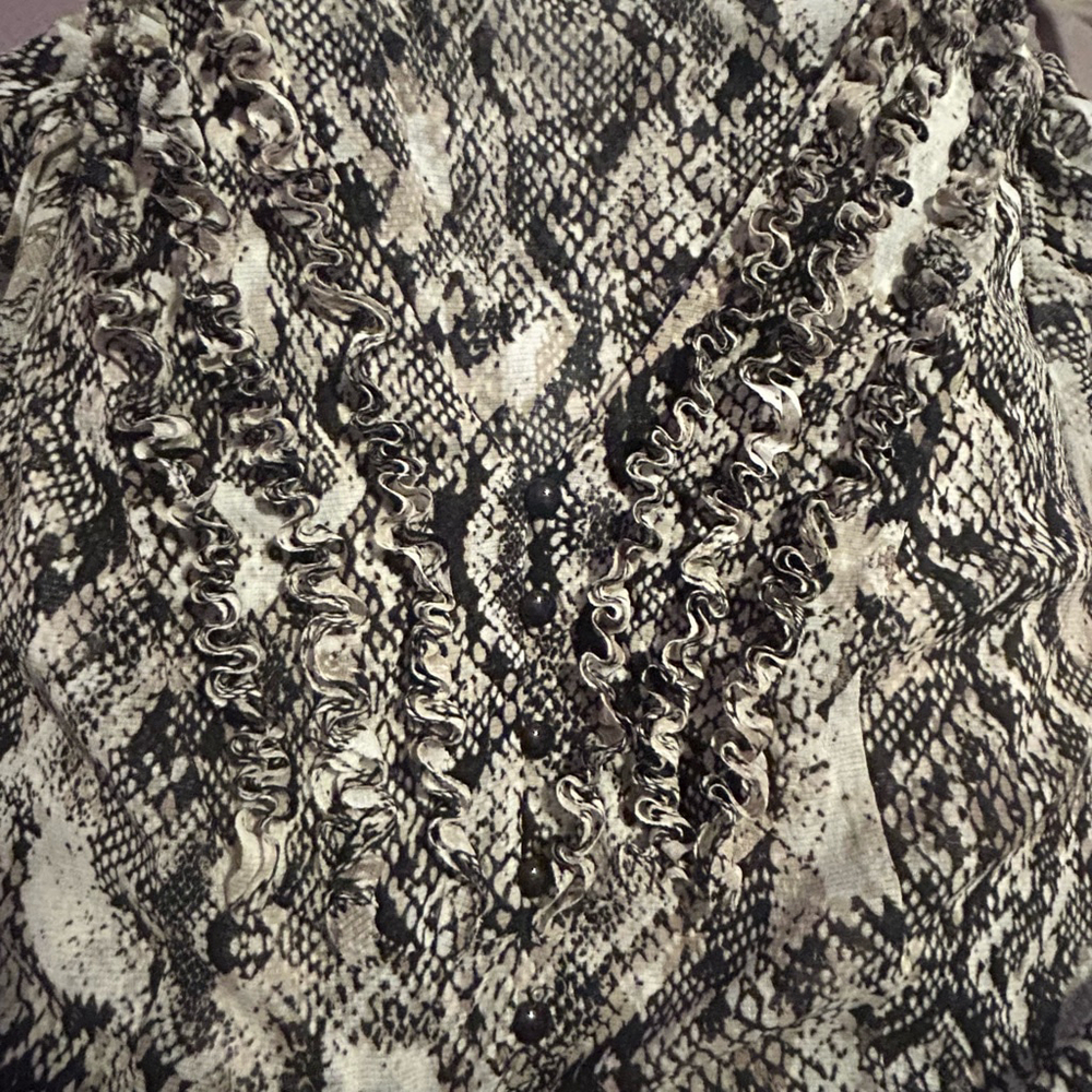 Women's INC International Concepts Top XL Gray Snake Print - Picture 7 of 7